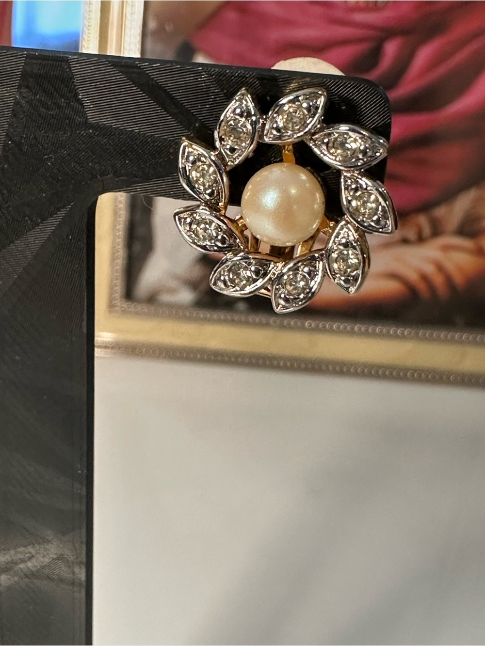 Vintage Nina Ricci Faux Pearl Rhinestone Clip-On Earrings Gold Plated - Picture 4 of 12
